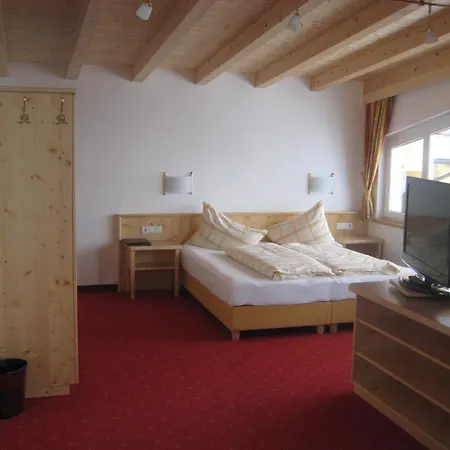Gampeler Hof Отель