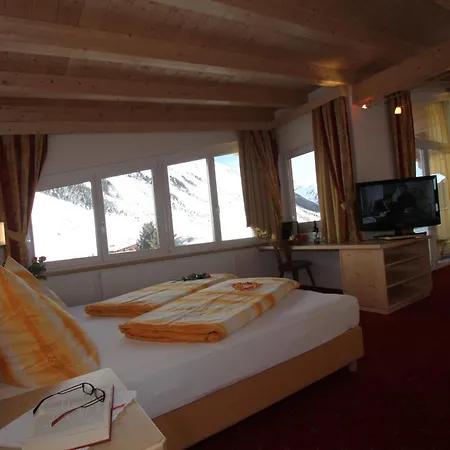 Gampeler Hof Szálloda 3*